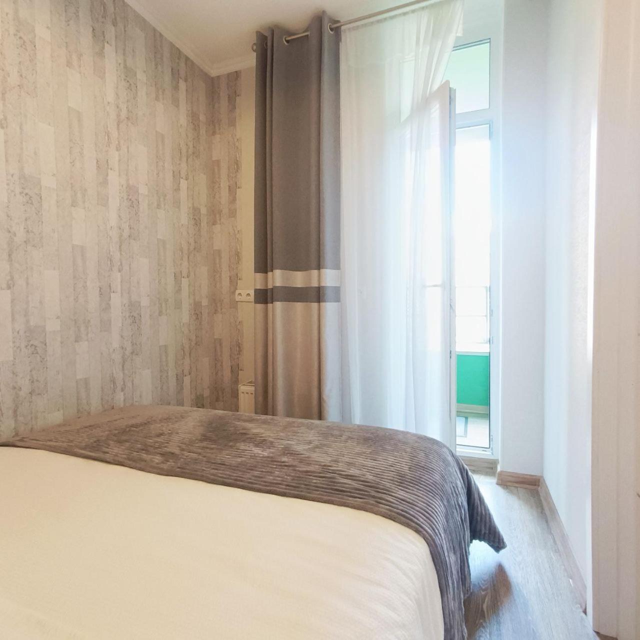 Apartment зручна в жк комфорт таун Kyiv